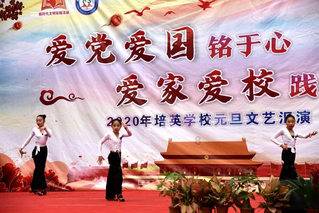 小猫钓鱼游戏龙王版有船
